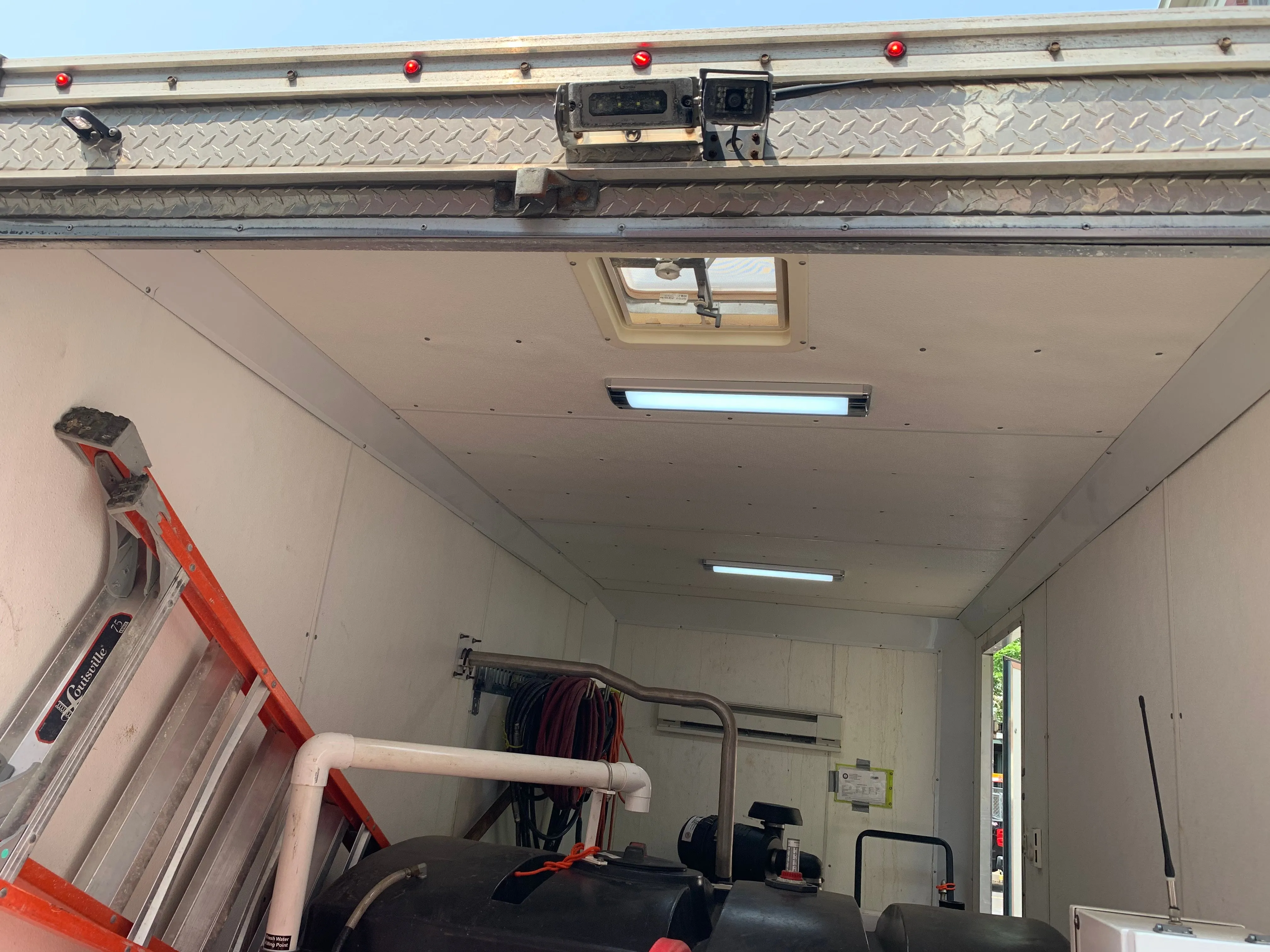 2018 U.S. JETTING 4018-300 ENCLOSED TRAILER WITH WIRELESS REMOTE SYSTEM