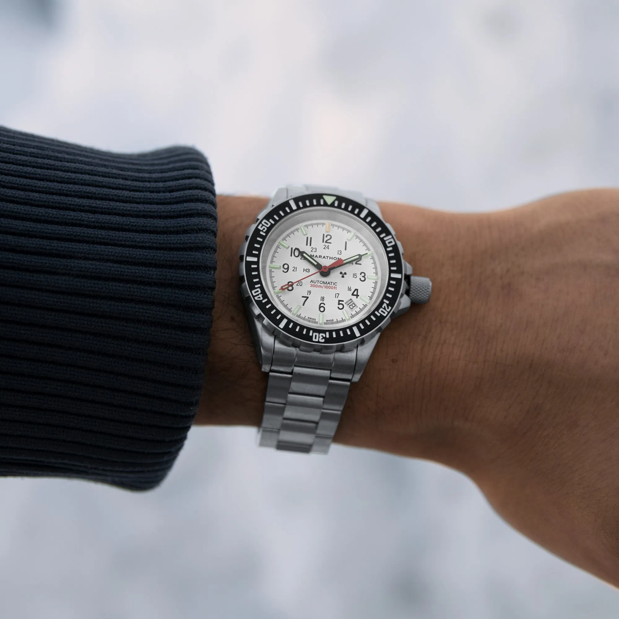 ARCTIC EDITION LARGE DIVER'S AUTOMATIC (GSAR) WITH STAINLESS STEEL BRACELET - 41MM